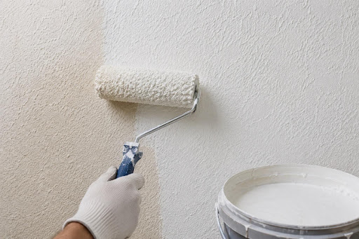 Talc in painting